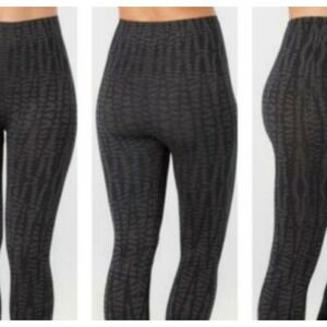 Spanx Look At Me Now‎ Active Gray Black Cropped Capri Leggings Womens medium